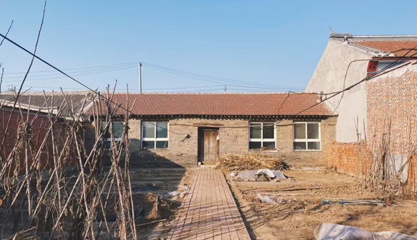 老家的门，，，岁月的痕.jpg